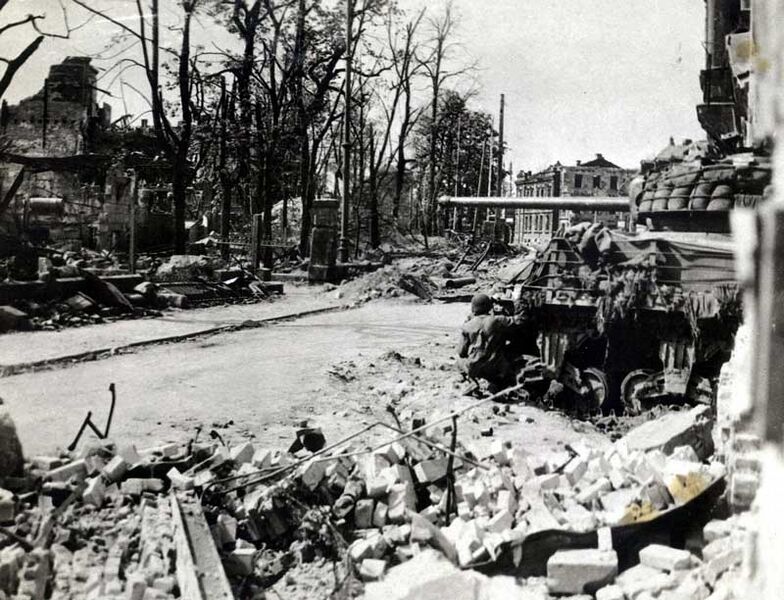 Datei:Panzer Nuernberg 1945.jpg