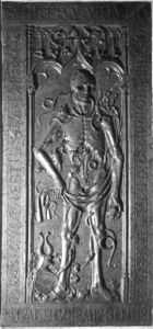 Grabplatte Johannes Gmainer (gest. 1485), 1482, in St. Jakob, Straubing, Frühhumanistische Kapitalis. (Foto: Bayerische Akademie der Wissenschaften, Kommission für die Herausgabe der Deutschen Inschriften des Mittelalters und der frühen Neuzeit)