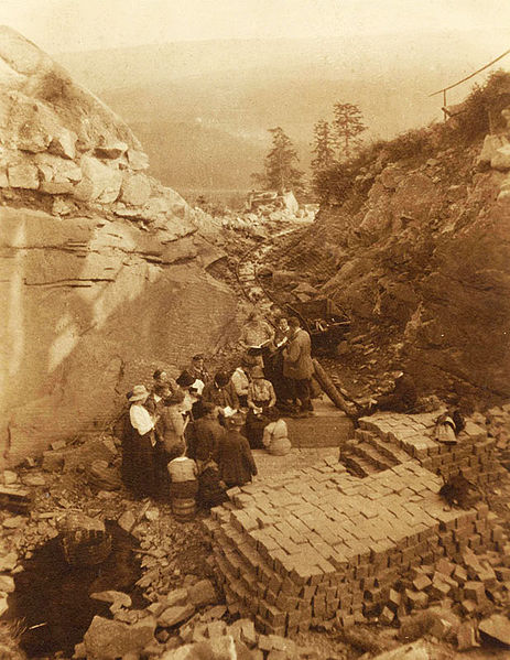 Datei:Wandervogel Maedchengruppe Oberfranken 1915.jpg