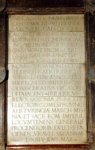 Gedenkinschrift Kaiser Ottos III. (reg. 983-1002, Kaiser seit 996), 1513-14, Dom zu Augsburg, Renaissance-Kapitalis. (Foto: Franz-Albrecht Bornschlegel)