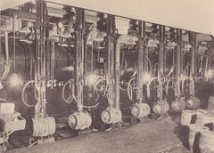 Faßabfüllmaschine der Brauerei Löwenbräu. Abb. aus: Das Bayerland, Jahrgang 37 vom September 1926, 529. (Bayerische Staatsbibliothek, 4 Bavar. 198 t-37)