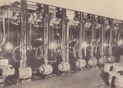 Faßabfüllmaschine der Brauerei Löwenbräu. Abb. aus: Das Bayerland, Jahrgang 37 vom September 1926, 529. (Bayerische Staatsbibliothek, 4 Bavar. 198 t-37)