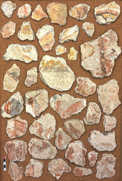 Datei:Fragmente karolingisch Regensburg Niedermuenster.jpg