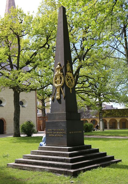 Datei:Traunstein Ludwigstr Kriegerdenkmal 1837.jpg