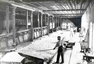 Sudhausarbeiter in der Reichenhaller Saline, um 1900 (Foto Stadtarchiv Bad Reichenhall)