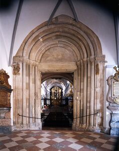 Romanisches Hauptportal zwischen Vorhalle und Langhaus. (Foto: Erzbischöfliches Ordinariat München, Hauptabteilung Kunst, Wolf Christian von der Mülbe)