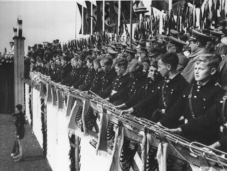 Datei:Fanfarenblaeser auf dem Hesselberg.jpg