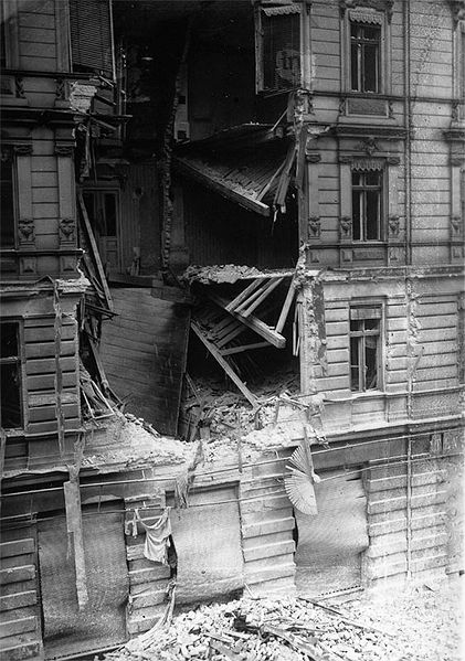 Datei:Zerstoertes Gebaeude Mai 1919.jpg