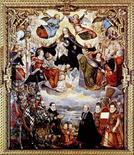Das Mittelbild des Altars von Hans Mielich zeigt die Muttergottes umgeben von Heiligen in der oberen Bildhälfte, während die untere Bildhälfte der knienden Familie Albrechts V. und seiner Frau Anna von Österreich (1528-1590) vorbehalten sind, weshalb auf dem Bild und am Altar das bayerische und österreichische Wappen zu finden ist. Unmittelbar vor der Muttergottes kniet die hl. Katharina, die Patronin der philosophischen Fakultät der Universität Ingolstadt. Sie wird durch die Darstellung ihrer mystischen Verlobung mit dem Christuskind besonders hervorgehoben. (Bayerisches Landesamt für Denkmalpflege)