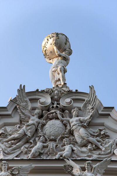 Datei:Linderhof Giebel Atlas.jpg