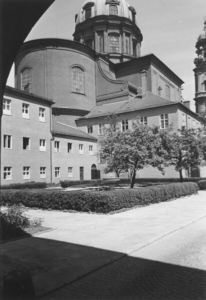 Datei:Kultusministerium Salvatorplatz 1938.jpg