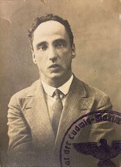 Geb. 24.10.1893 in Chur (Schweiz), hingerichtet am 13. Juli 1943 in Stadelheim; Volksmusikforscher, Philosoph. (Universitätsarchiv München, E-II-1818)