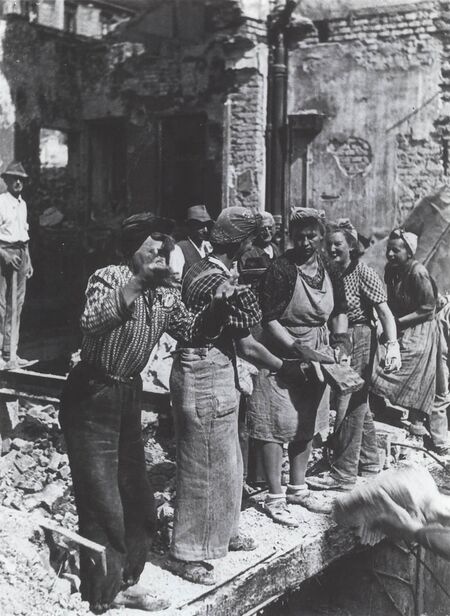 Trümmerfrauen – Historisches Lexikon Bayerns