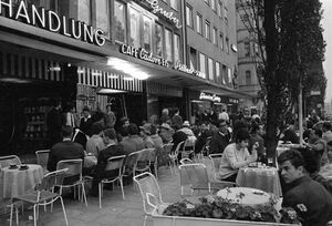 Gäste im Cafe Cadore in der Leopoldstraße. München, 1963. (Alfred Strobel/Süddeutsche Zeitung Photo)