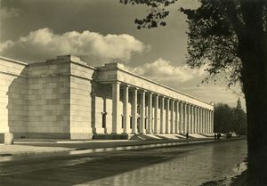 Die ausgeführte Fassade des Hauses der Deutschen Kunst, Juni 1937. (Haus der Kunst, Historisches Archiv)