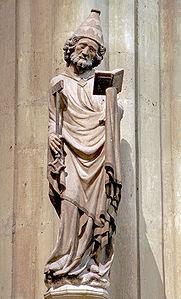 Skulptur des Hl. Petrus am nordöstlichen Vierungspfeiler. Sie entstand um 1320. (Foto Achim Hubel)
