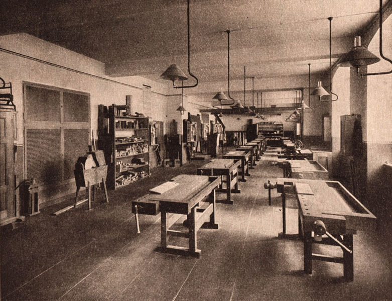 Datei:Werkstatt Volksschule Alfonsstraße.jpg