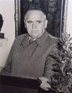 Leonhard Lang (1884–1966) erhielt am 26. Oktober 1945 zusammen mit Ernst Haenisch (geb. 1904) die Lizenz zur Herausgabe des OVB. Foto 1953. (Stadtarchiv Rosenheim)