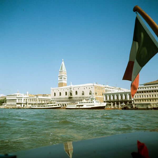 Datei:Markusbecken Riva degli Schiavoni 1965.jpg