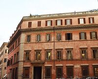 Eines der Sonderrechte Bayerns nach 1871 war der Unterhalt eines eigenständigen Gesandtschaftswesens. Die Gesandtschaft Bayerns am Heiligen Stuhl blieb sogar bis 1934 erhalten. Der Palazzo Cardelli in Rom war bis 1934 durch den bayerischen Gesandten angemietet. (Foto: Britta Kägler)