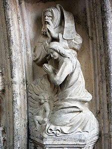 Darstellung der Geburt Christi, Figuren aus den Archivolten des Hauptportales, um 1405-1410. (Foto Achim Hubel)