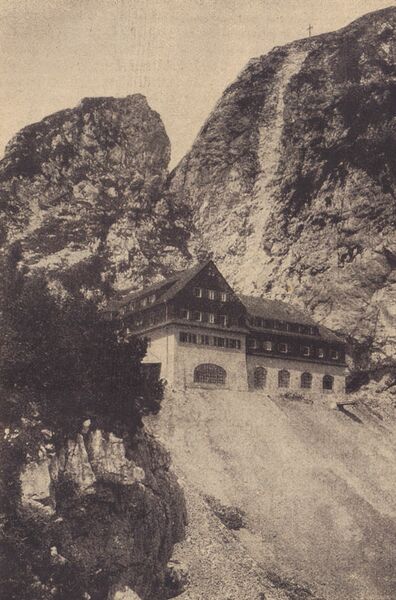 Datei:Berghotel Wendelsteinbahn.jpg