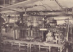 Flaschenfüllereimaschine der Brauerei Löwenbräu. Abb. aus: Das Bayerland, Jahrgang 37 vom September 1926, 528. (Bayerische Staatsbibliothek, 4 Bavar. 198 t-37)
