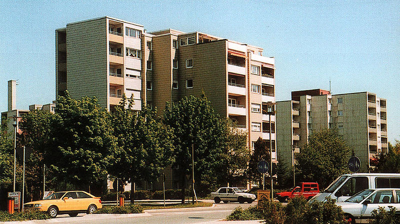 Datei:Traunreut Hochhaeuser Heinz-vom-Stein-Straße.jpg