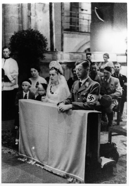 Datei:Hochzeit Terboven mit Hitler.jpg