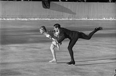 Eiskunstläufer Ilse und Erik Pausin. Fotografie von August Beckert. (Bayerische Staatsbibliothek, Bildarchiv ansi-005700)