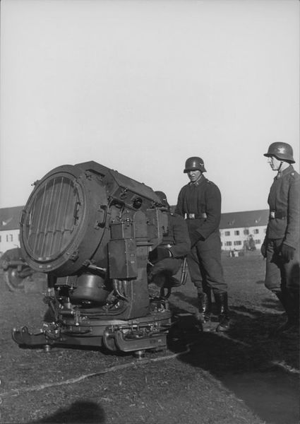 Datei:Grossscheinwerfer 1939.jpg