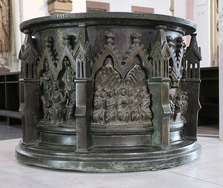 Datei:Wuerzburger Dom Taufbecken I.jpg