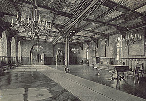 Kaisersaal der Nürnberger Burg mit der Ausstattung von 1905. Im 19. Jahrhundert diente der Saal als Speisesaal für das königliche Absteigequartier in der Burg. (© Bayerische Schlösserverwaltung)