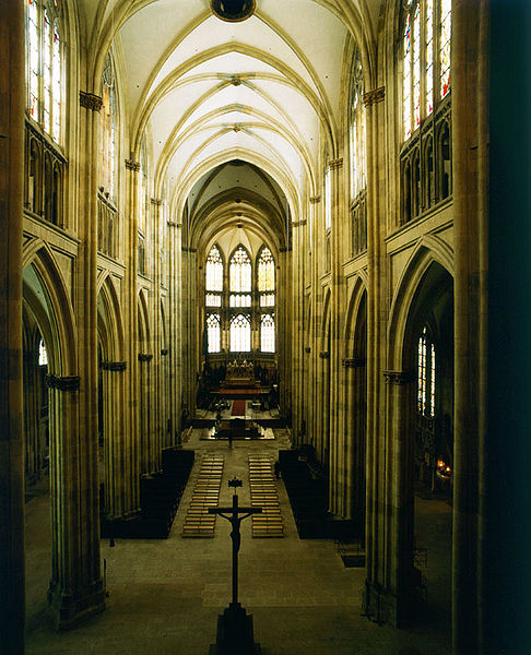 Datei:Regensburger Dom Blick nach Osten.jpg
