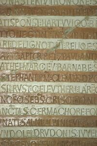 Ausschnitt einer Weiheinschrift von 1119, St. Georg in Regensburg-Prüfening, romanische Majuskel. (Foto: Sammlung des Epigraphischen Forschungs- und Dokumentationszentrums, LMU München)