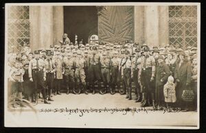 SA und SS besetzen das Augsburger Rathaus 9. März 1933. (Stadtarchiv Augsburg, FS FA A 10695)