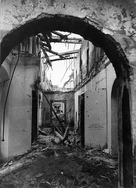 Datei:Damenstock Residenz Muenchen 1944.jpg