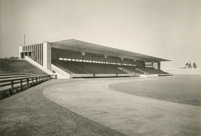 Otto Ernst Schweizer, Tribüne des Stadions in Nürnberg. Foto 1928. (Stadtarchiv Nürnberg, A 38 Nr. C-3-VI)