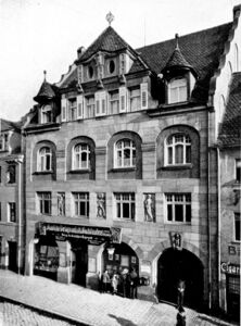 Das von 1908 bis 1930 genutzte Verlagsgebäude. (Abb. aus: Gärtner, Mit uns zieht eine neue Zeit, nach S. 96)