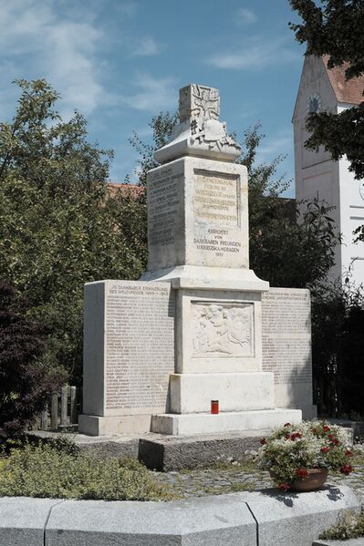 Datei:Unterpfaffenhofen Kriegerdenkmal.jpg