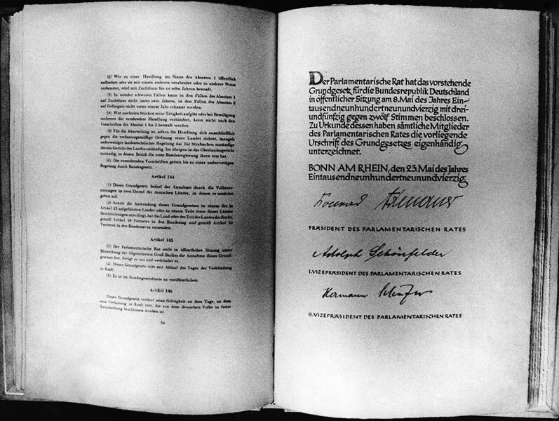 Datei:Urschrift Grundgesetz 1949.jpg