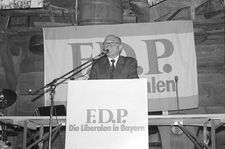 Otto Graf von Lambsdorff (1926-2009) (FDP) im Weißbierstadel, 1994, Foto Heinz Krieg. (Stadtarchiv Abensberg)