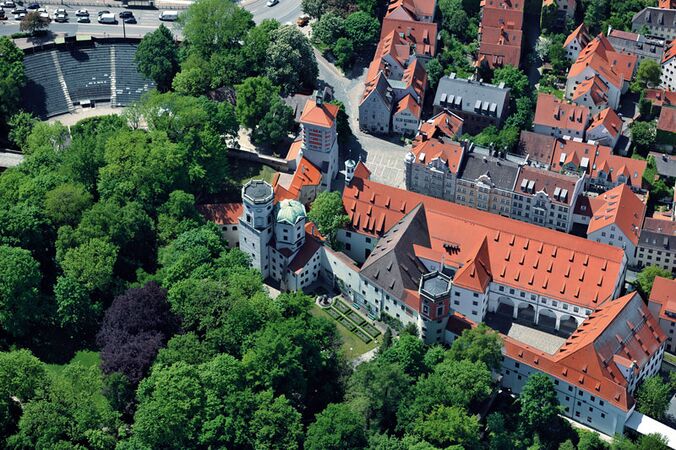 Das Wasserwerk am Roten Tor und seine drei Wassertürme. (Luftbild: Hajo Dietz, Nürnberg)