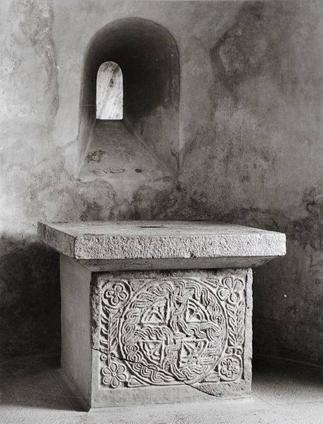 Datei:Augsburg Dom Platte Altar.jpg