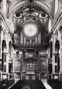 Die freistehende Fronleichnamsgruppe in der Fuggerkapelle der St. Annakirche ist eine Arbeit Adolf Dauchers. (aus: Augsburg, die Stadt der Welser und Fugger, München 1934, 21. Bayerische Staatsbibliothek, 4 Bavar. 3230 n)