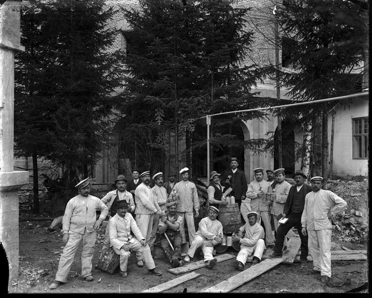 Datei:Handwerker 1880 1900.jpg