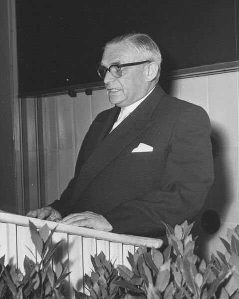 Datei:Theodor Maunz 1958.jpg
