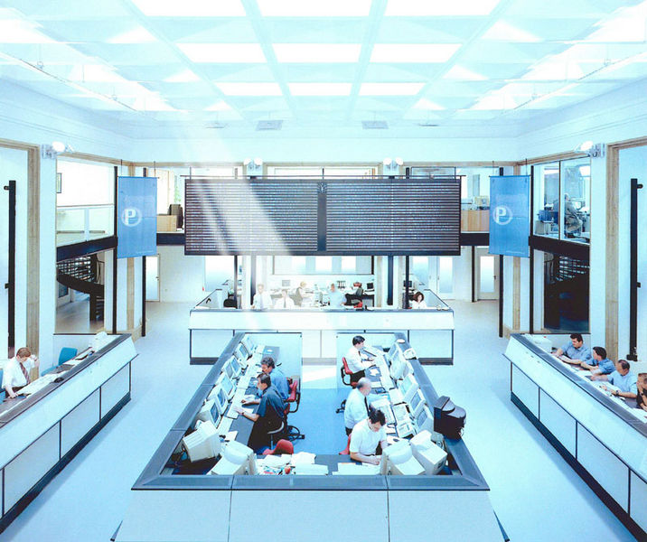 Datei:Börsensaal Lenbachplatz 1990er.jpg