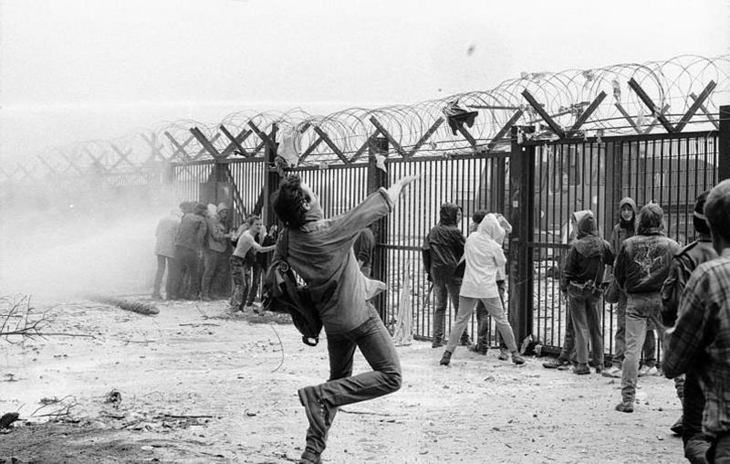 Datei:Steinwerfer 1986.jpg