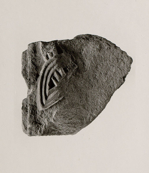 Datei:Weichs Fragement Flechtwerkstein a.jpg